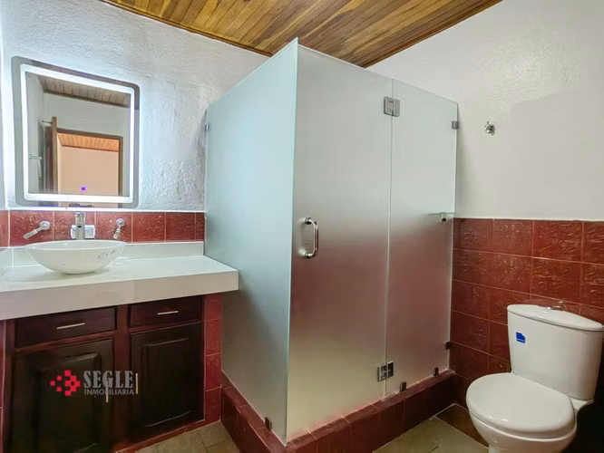 Alquiler de casa de un nivel, uso de suelo comercial, Santa Bárbara de Heredia