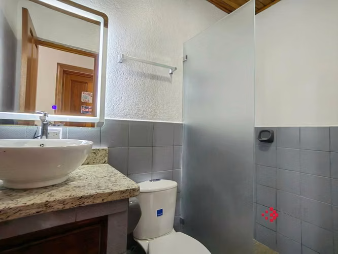 Alquiler de casa de un nivel, uso de suelo comercial, Santa Bárbara de Heredia