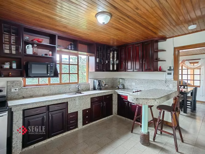 Alquiler de casa de un nivel, uso de suelo comercial, Santa Bárbara de Heredia