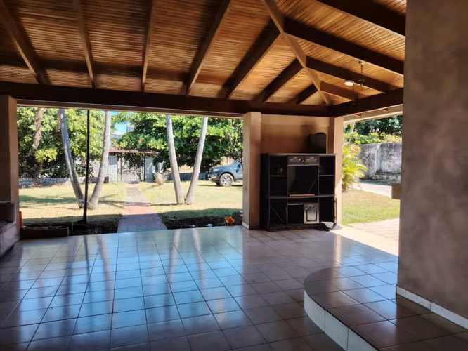 EN VENTA AMPLIA PROPIEDAD CON EXCELENTE UBICACIÓN COMERCIAL, HEREDIA