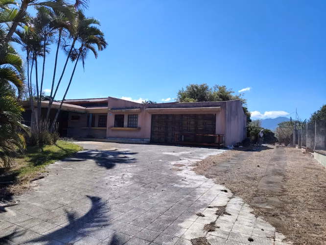 EN VENTA AMPLIA PROPIEDAD CON EXCELENTE UBICACIÓN COMERCIAL, HEREDIA