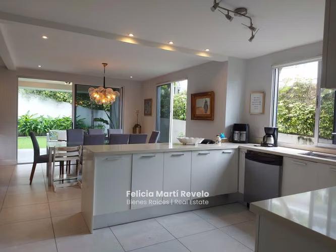 VENTA lujoso Condominio con vista en Escazú, Jaboncillos. - Imagen 4