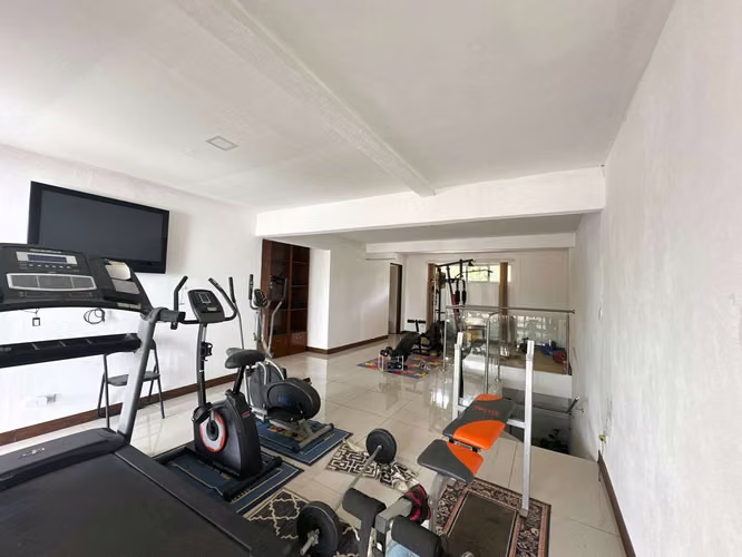 Venta de casa y oficinas en Ciudad Colón, San José