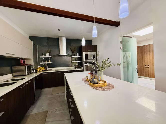 Venta de casa y oficinas en Ciudad Colón, San José