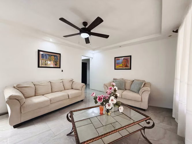 Venta de casa y oficinas en Ciudad Colón, San José