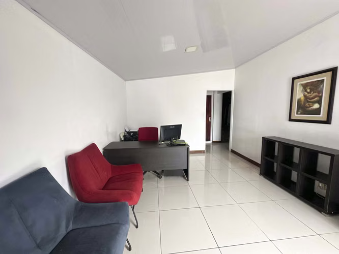 Venta de casa y oficinas en Ciudad Colón, San José