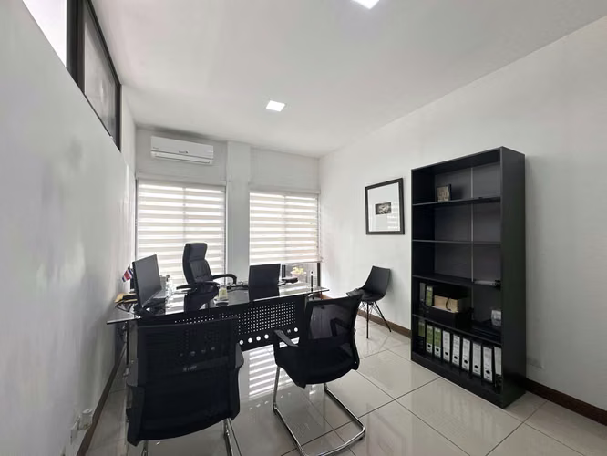 Venta de casa y oficinas en Ciudad Colón, San José