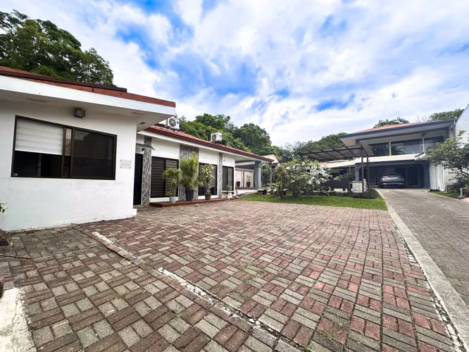 Venta de casa y oficinas en Ciudad Colón, San José