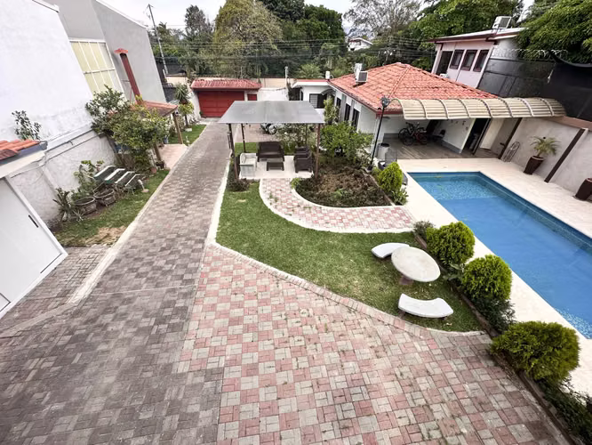 Venta de casa y oficinas en Ciudad Colón, San José