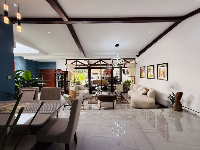 Venta de casa y oficinas en Ciudad Colón, San José