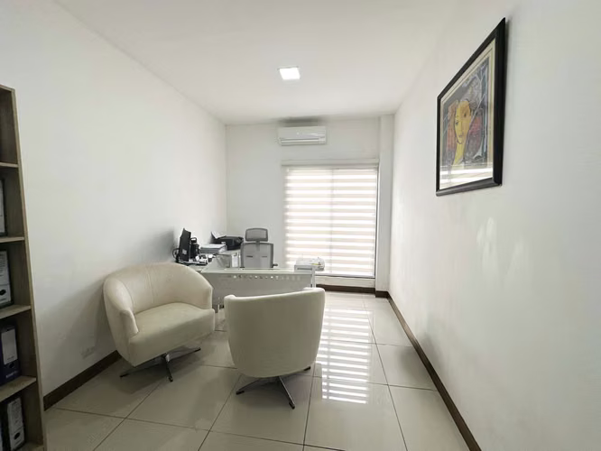 Venta de casa y oficinas en Ciudad Colón, San José