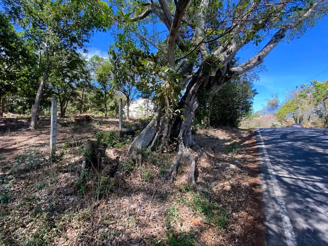 Venta de terreno por El Monasterio, Escazú. 5685