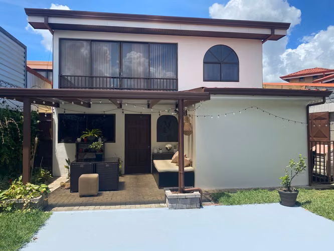 Hermosa casa a la venta en Paraíso de Cartago -EU