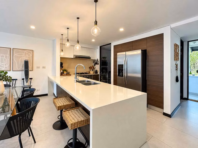 Venta de Apartamento Amoblado en Condominio, Santa Ana - Imagen 3