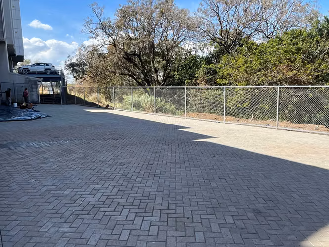 OFICINA EN ALQUILER EN SAN RAFAEL DE ESCAZÚ - frente Avenida Escazú– 53 M² | 2 PARQUEOS | EXCELENTE UBICACIÓN