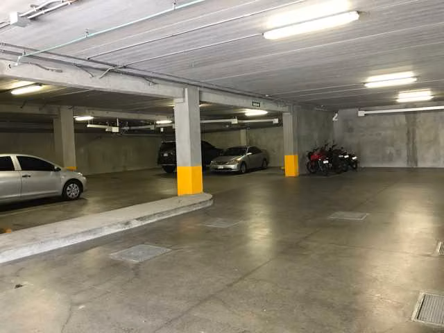 OFICINA EN ALQUILER EN SAN RAFAEL DE ESCAZÚ - frente Avenida Escazú– 53 M² | 2 PARQUEOS | EXCELENTE UBICACIÓN