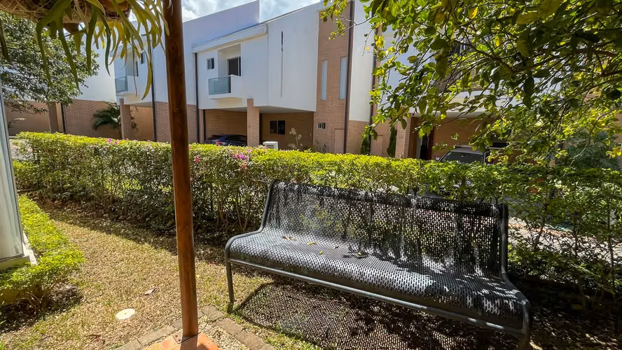 Venta. Santa Ana. Amplios espacios, ubicación privilegida.