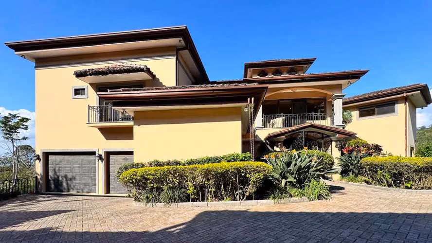 Se vende Casa de lujo en San Antonio de Escazú (AD).