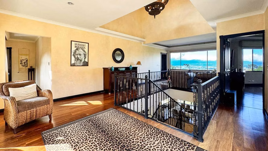 Se vende Casa de lujo en San Antonio de Escazú (AD).