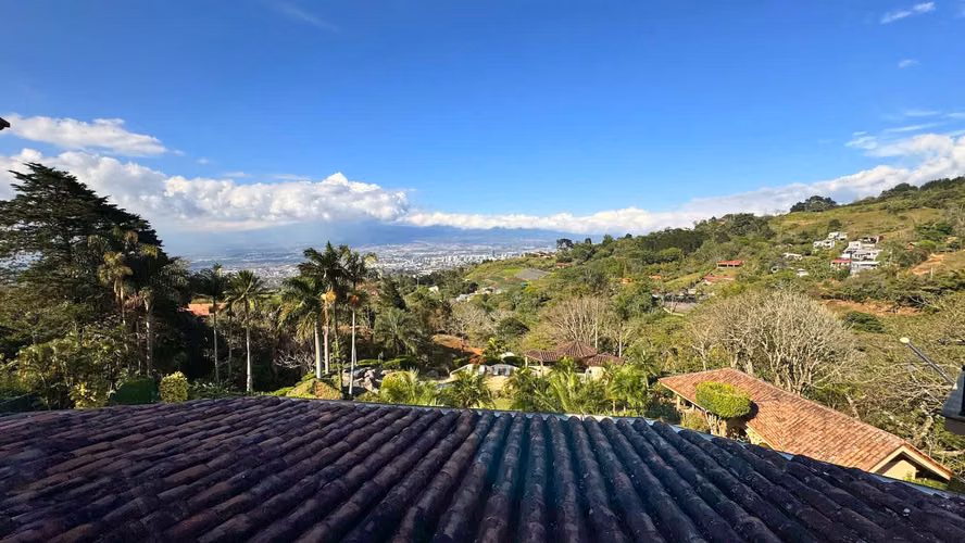 Se vende Casa de lujo en San Antonio de Escazú (AD).