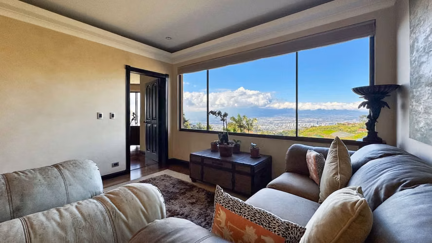 Se vende Casa de lujo en San Antonio de Escazú (AD).
