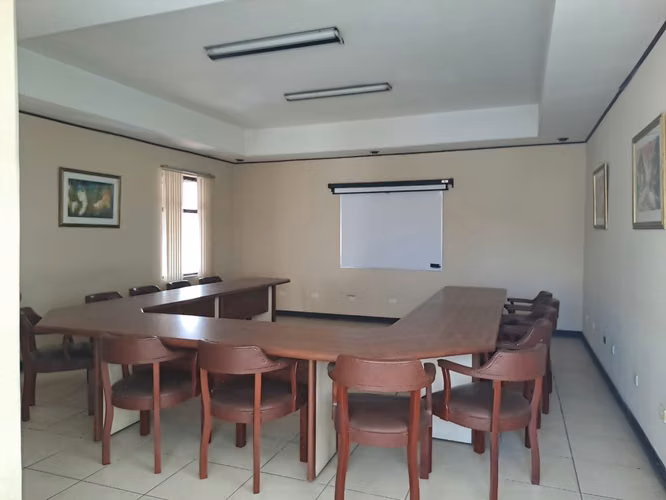 Se vende edificio en Barrio Amón con 2 apartamentos y sala de reuniones