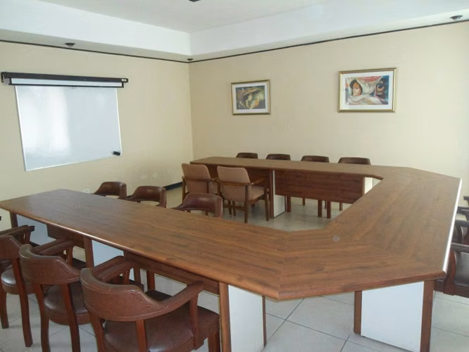 Se vende edificio en Barrio Amón con 2 apartamentos y sala de reuniones