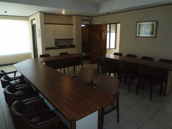 Se vende edificio en Barrio Amón con 2 apartamentos y sala de reuniones