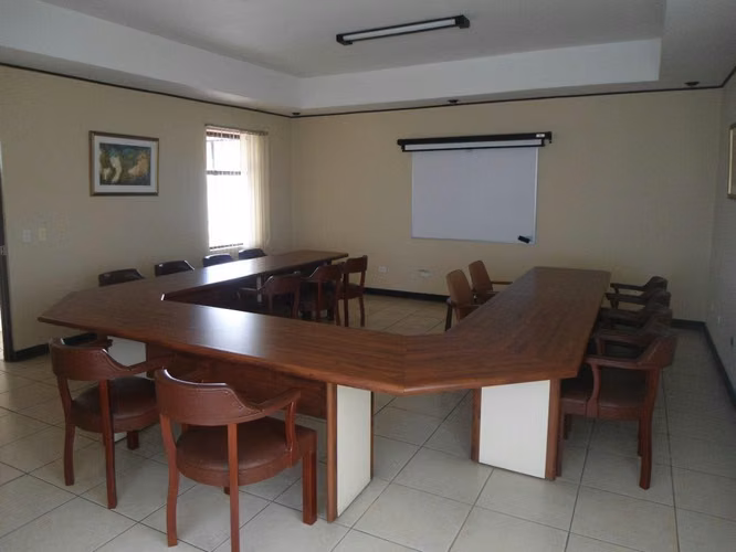 Se vende edificio en Barrio Amón con 2 apartamentos y sala de reuniones