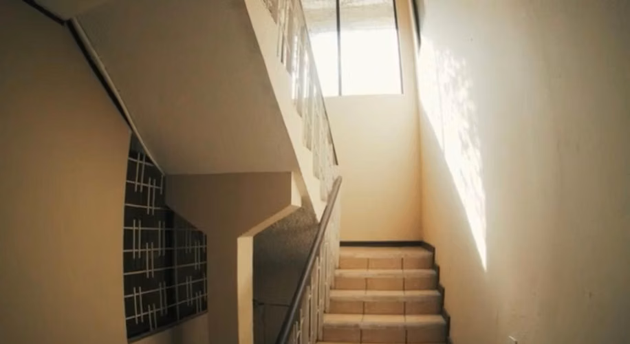 Se vende edificio en Barrio Amón con 2 apartamentos y sala de reuniones