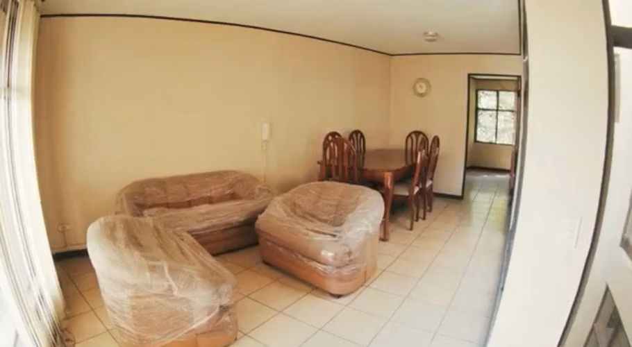 Se vende edificio en Barrio Amón con 2 apartamentos y sala de reuniones