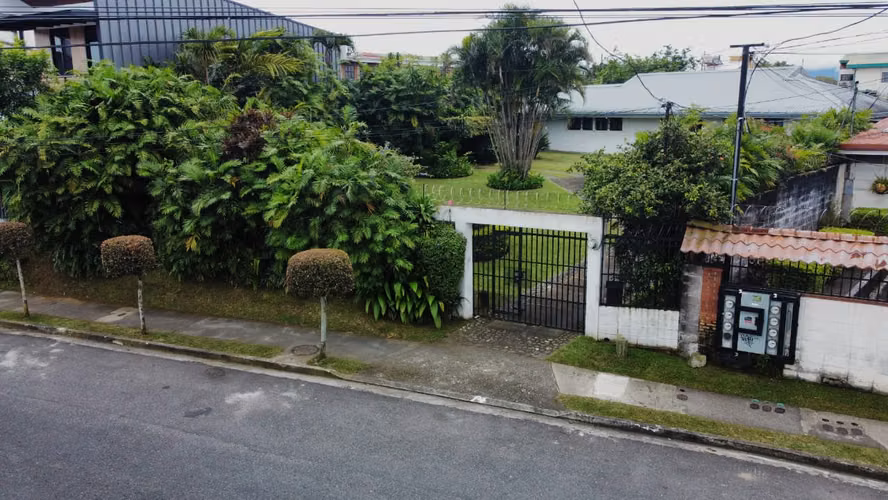 Vendo casa sobre vía principal Sabanilla - Imagen 6