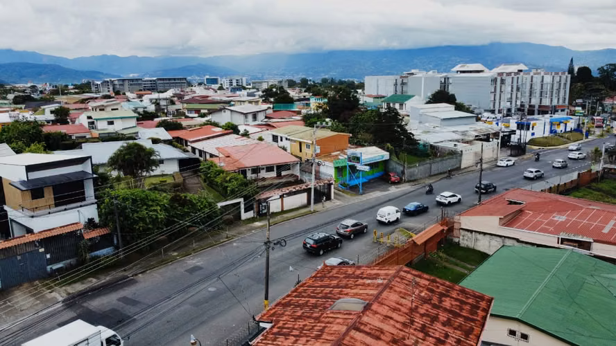 Vendo casa sobre vía principal Sabanilla - Imagen 7
