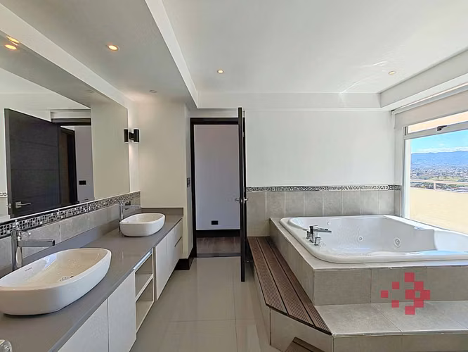 Venta de Pent House en San José, La Sabana.
