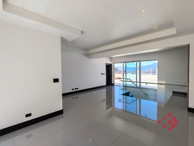 Venta de Pent House en San José, La Sabana.