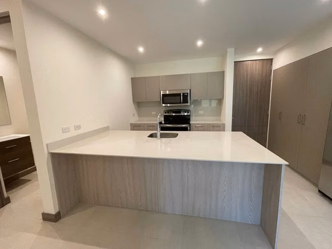 VENTA DE EXCLUSIVO APARTAMENTO EN SANTA ANA - Imagen 2