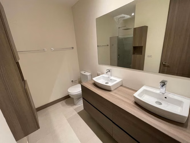VENTA DE EXCLUSIVO APARTAMENTO EN SANTA ANA - Imagen 9