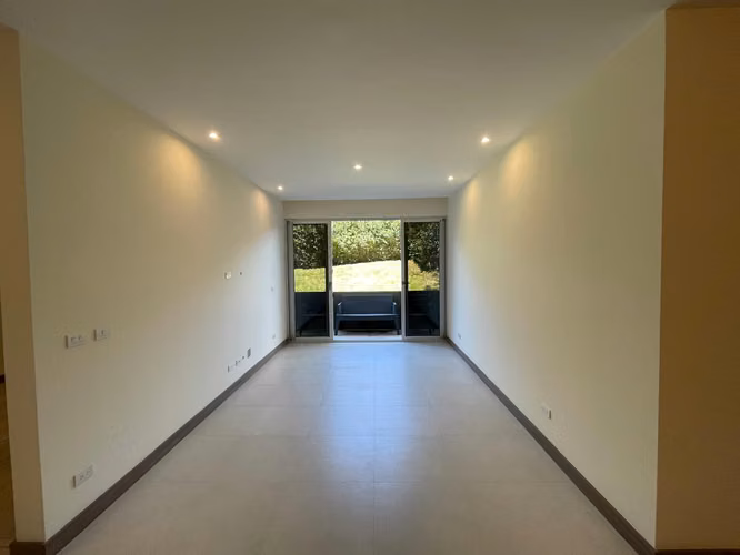 VENTA DE EXCLUSIVO APARTAMENTO EN SANTA ANA - Imagen 7