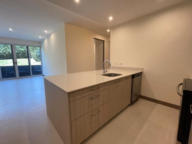 VENTA DE EXCLUSIVO APARTAMENTO EN SANTA ANA - Imagen 5