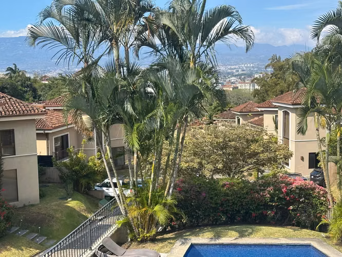 Venta de Casa en Condominio Los Pinos, Jaboncillos Escazú