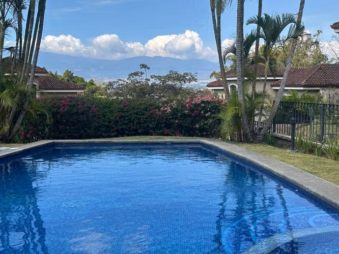 Venta de Casa en Condominio Los Pinos, Jaboncillos Escazú