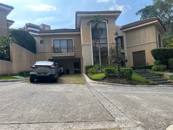 Venta de Casa en Condominio Los Pinos, Jaboncillos Escazú