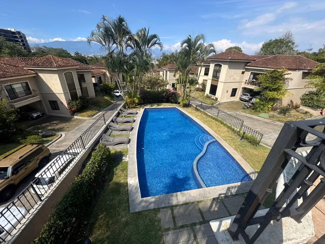 Venta de Casa en Condominio Los Pinos, Jaboncillos Escazú