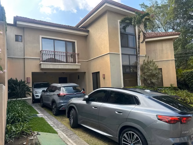 Venta de Casa en Condominio Los Pinos, Jaboncillos Escazú