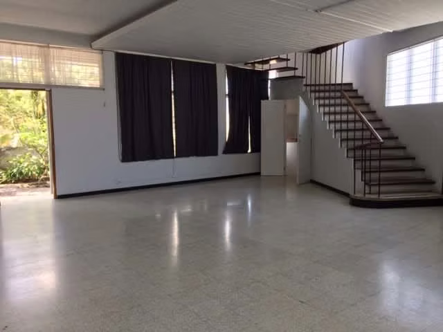 Se VENDE casa de una planta con apartamento en Barrio la Granja