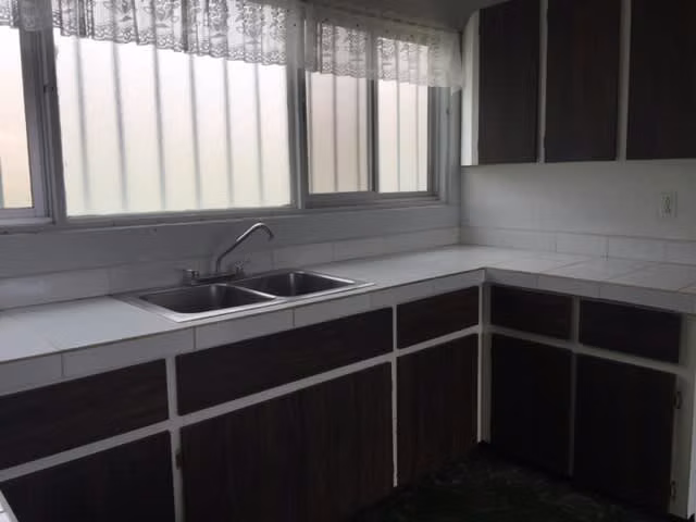 Se VENDE casa de una planta con apartamento en Barrio la Granja