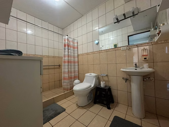 Venta dos casas, dos talleres, dos oficinas, ideal para desarrollar apartamentos, cerca de Moravia - Imagen 11