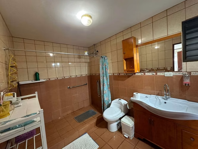 Venta dos casas, dos talleres, dos oficinas, ideal para desarrollar apartamentos, cerca de Moravia - Imagen 12