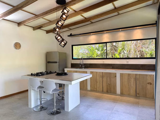 Casa Equipada en Venta a 300 Metros de Playa Grande, Cahuita