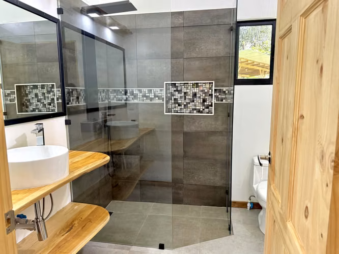 Casa Equipada en Venta a 300 Metros de Playa Grande, Cahuita